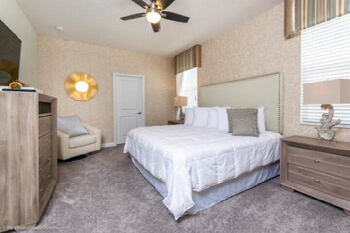 Room 35 of 53