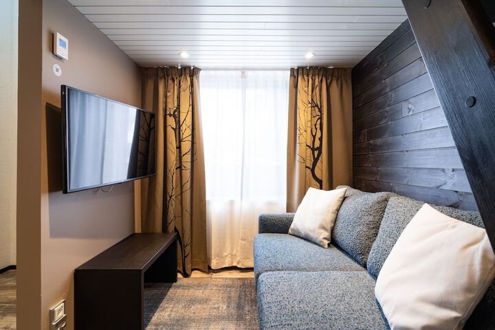 Room 42 of 102