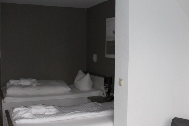 Room 11 of 73