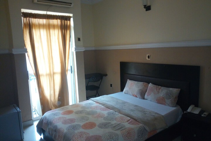 Room 4 of 18