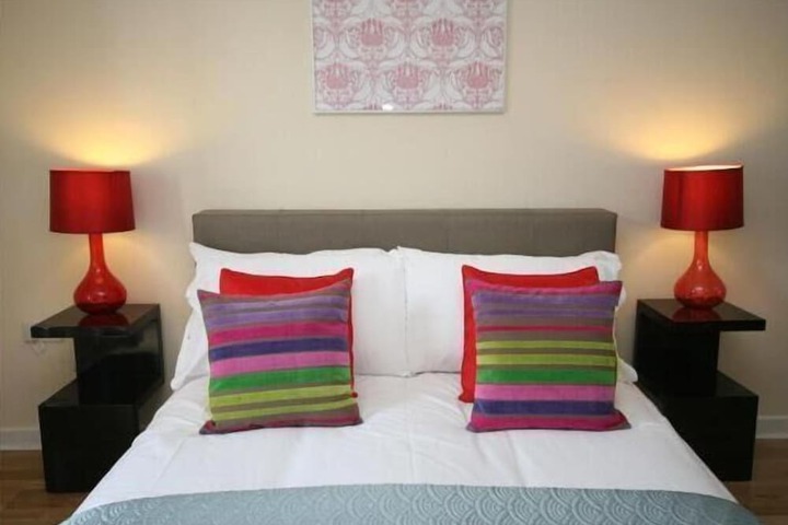 Room 5 of 14
