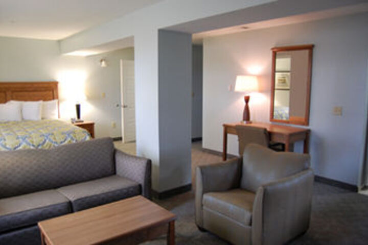 Room 3 of 7