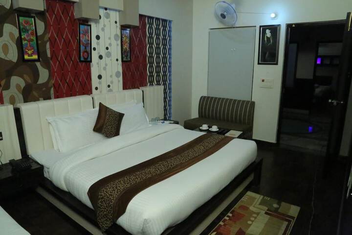 Room 9 of 25