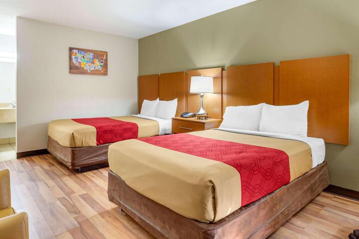 2 Double Beds (7 of 13)
