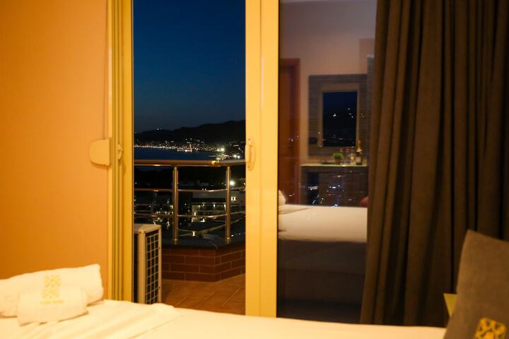 Room 76 of 218