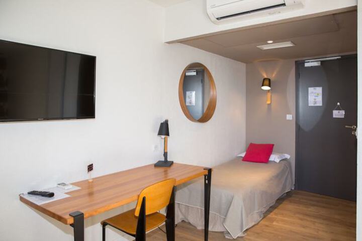 Room 3 of 16