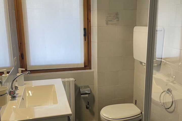 Room 7 of 10