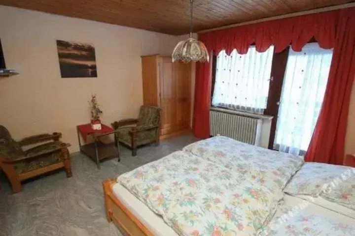 Room 4 of 11