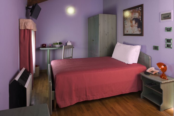 Room 21 of 68