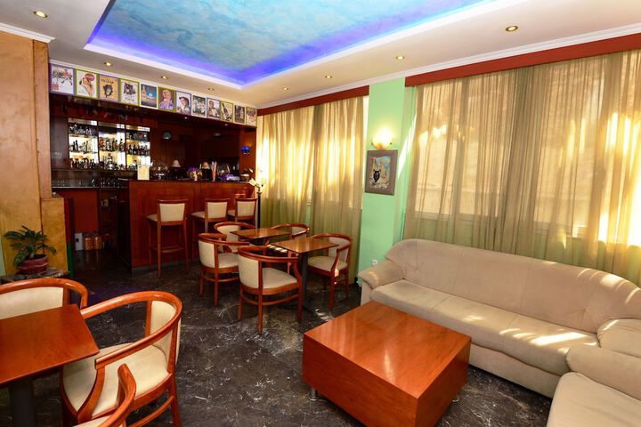 Lounge 47 of 55