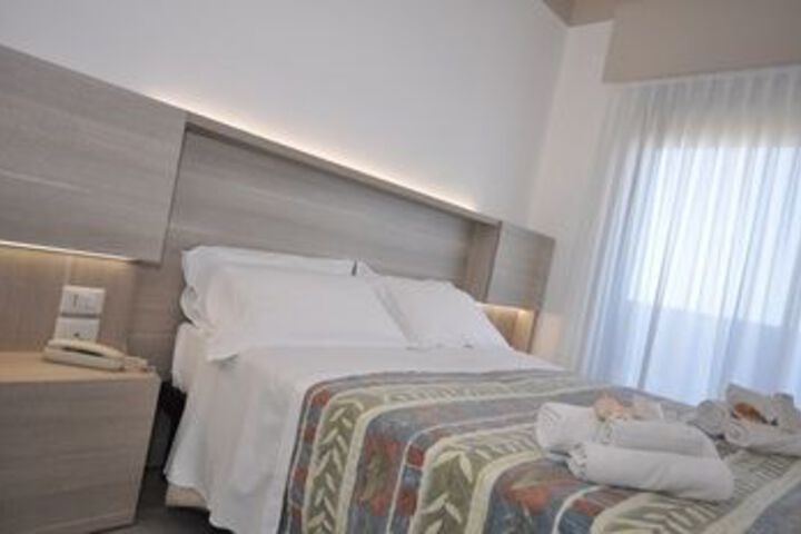 Room 18 of 25
