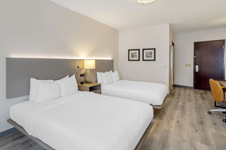 2 Queen Beds (6 of 11)