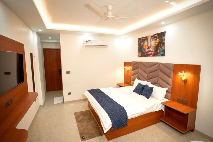 Room 9 of 20
