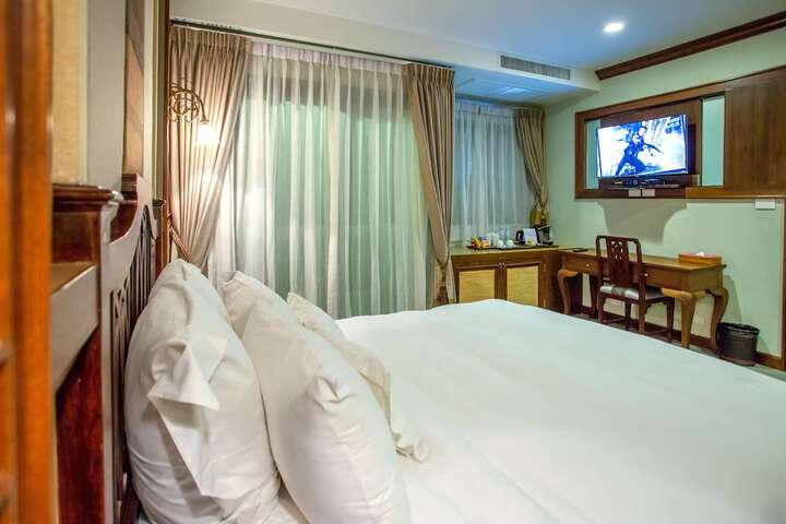 Room 28 of 53