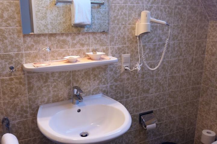 Room 20 of 35