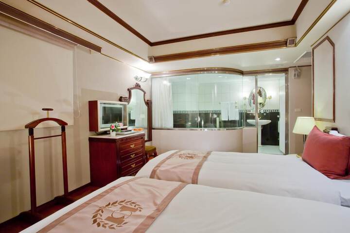 Room 21 of 40