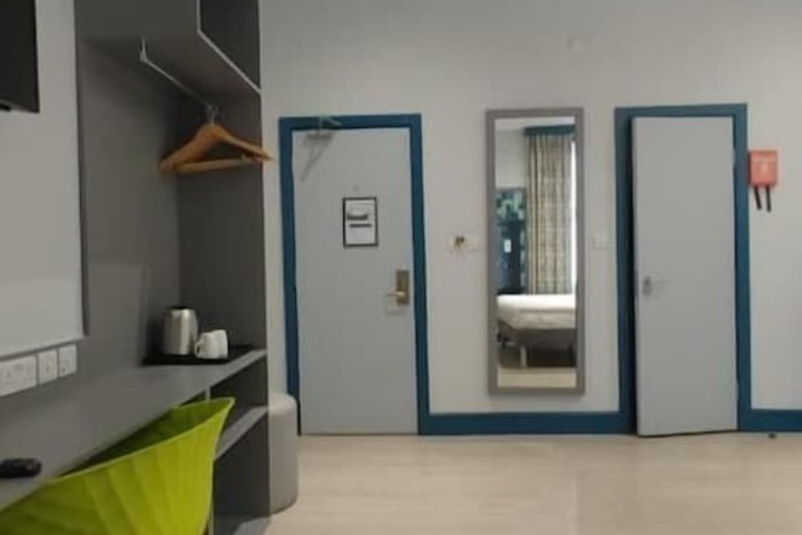 Room 2 of 11