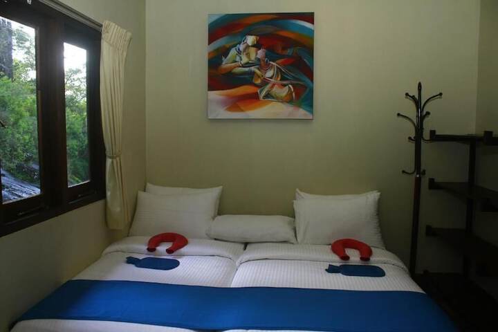 Room 8 of 47