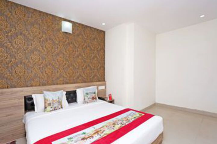 Room 10 of 25