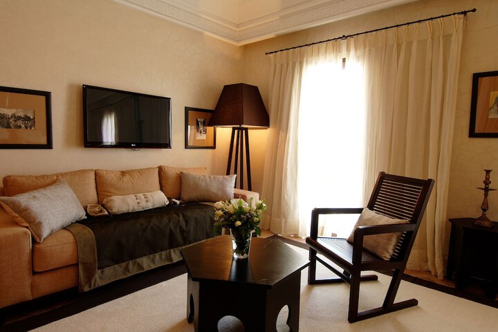 Room 8 of 65