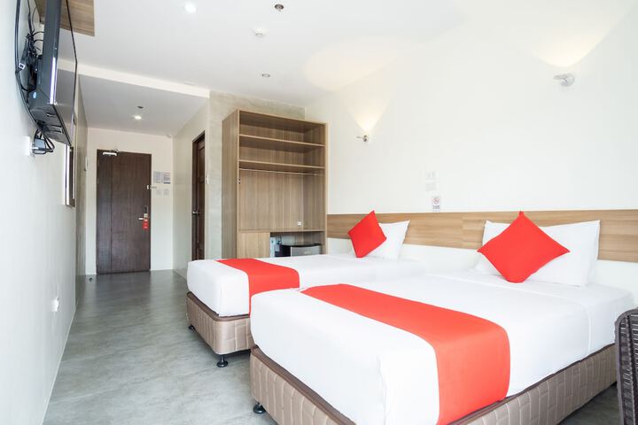 Room 13 of 28