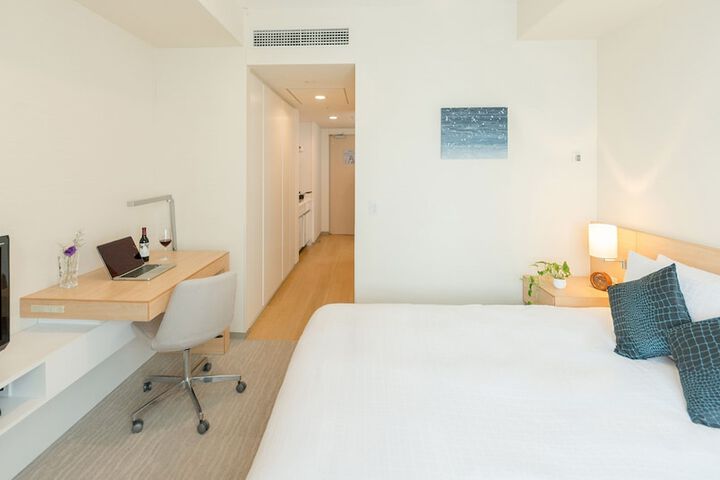 Room 10 of 76