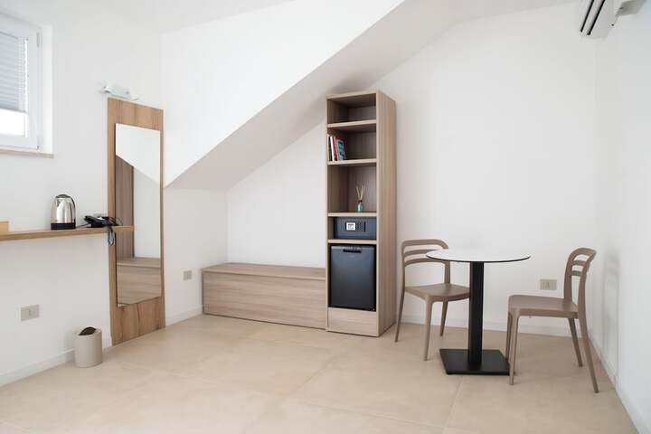 Room 4 of 22