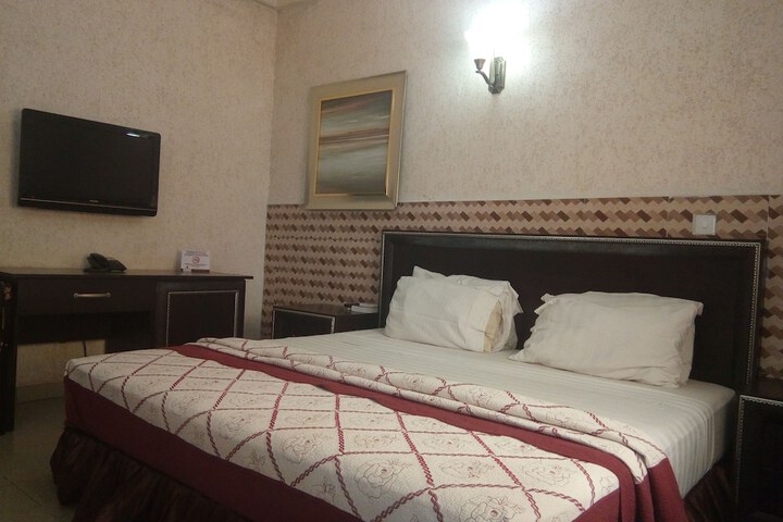 Room 5 of 24