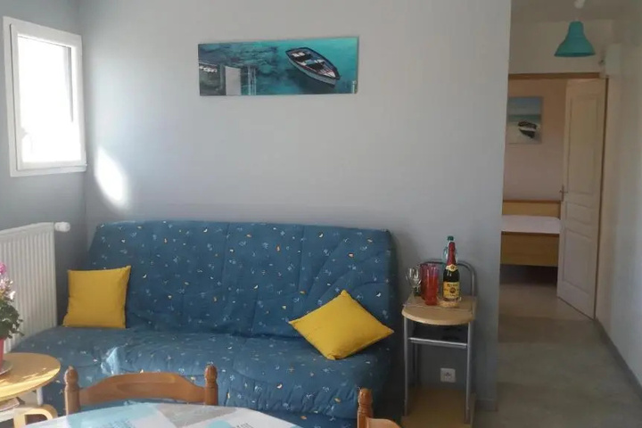Room 4 of 9