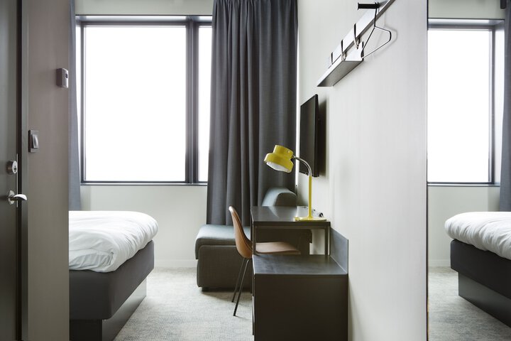 Room 13 of 42