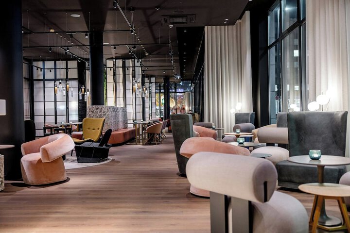 Lounge 16 of 28