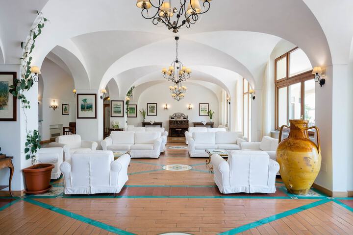 Guest Lobby