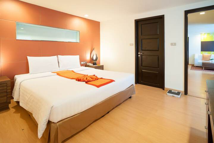 Room 27 of 83