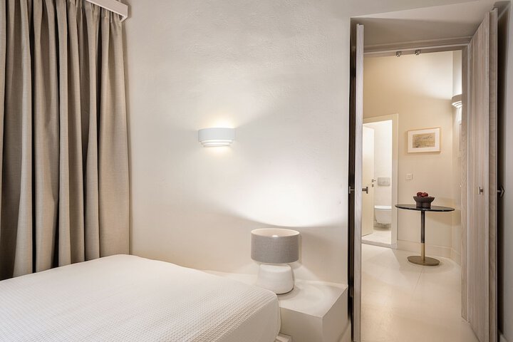 Room 26 of 82