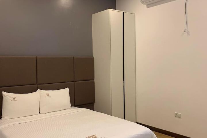Room 28 of 68