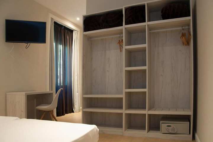 Room 16 of 52