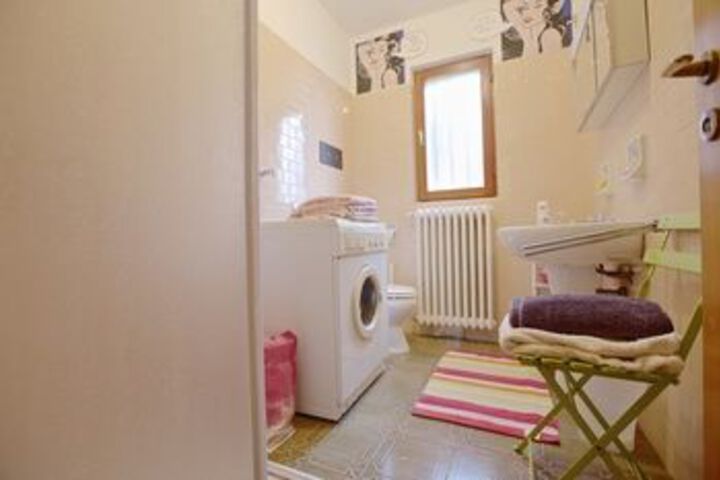 Room 4 of 20