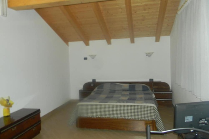 Room 6 of 27
