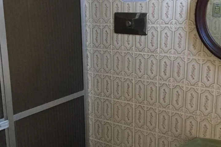 Room 6 of 13