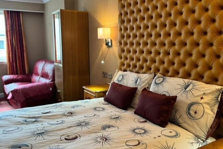 Room 3 of 38