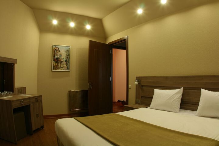 Room 15 of 113