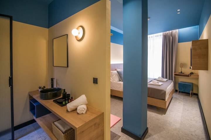 Room 19 of 77