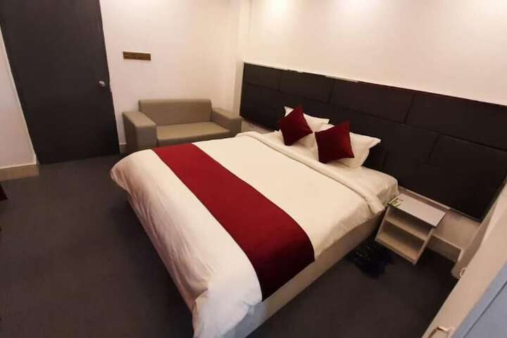 Room 27 of 39