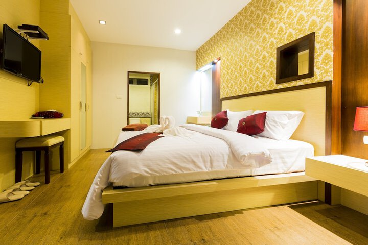 Room 4 of 43