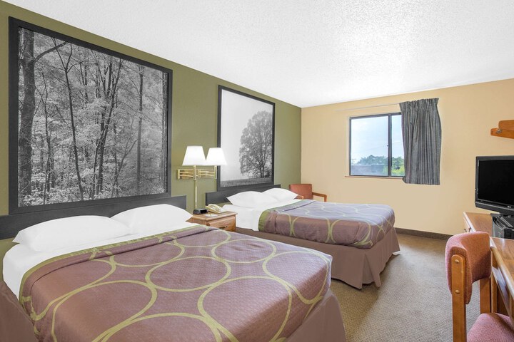 2 Double Beds (3 of 7)
