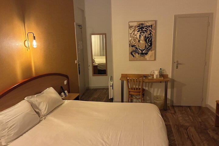 Room 11 of 35