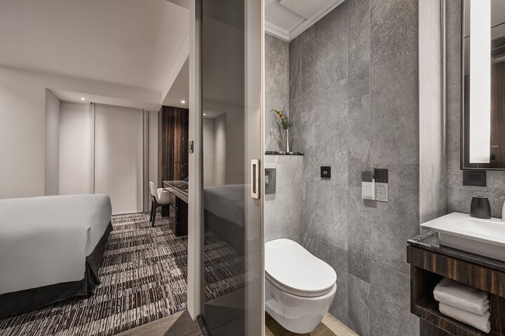 Room 30 of 42