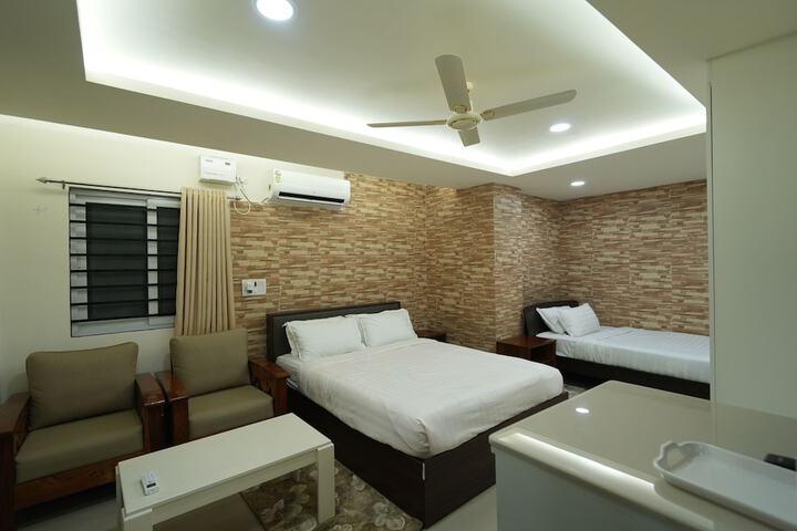 Room 5 of 16