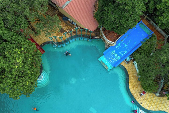 Pool 76 of 111