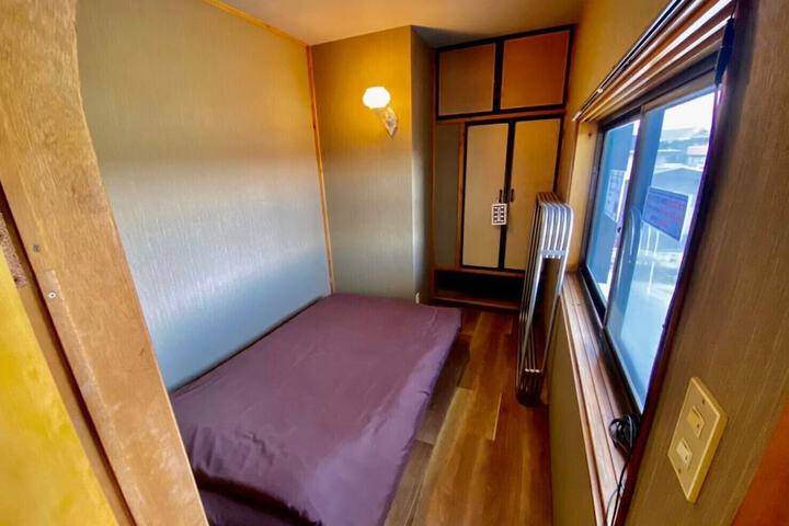 Room 9 of 33